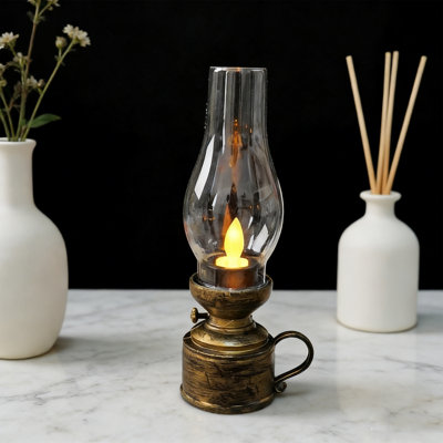 Led Vintage Kerosene Lamp Electronic Swing Candle, Vintage Flameless Kerosene Lamp, Battery Operated Desktop Electronic Light for Indoor Or Tabletop Christmas Decoration (1PCS)