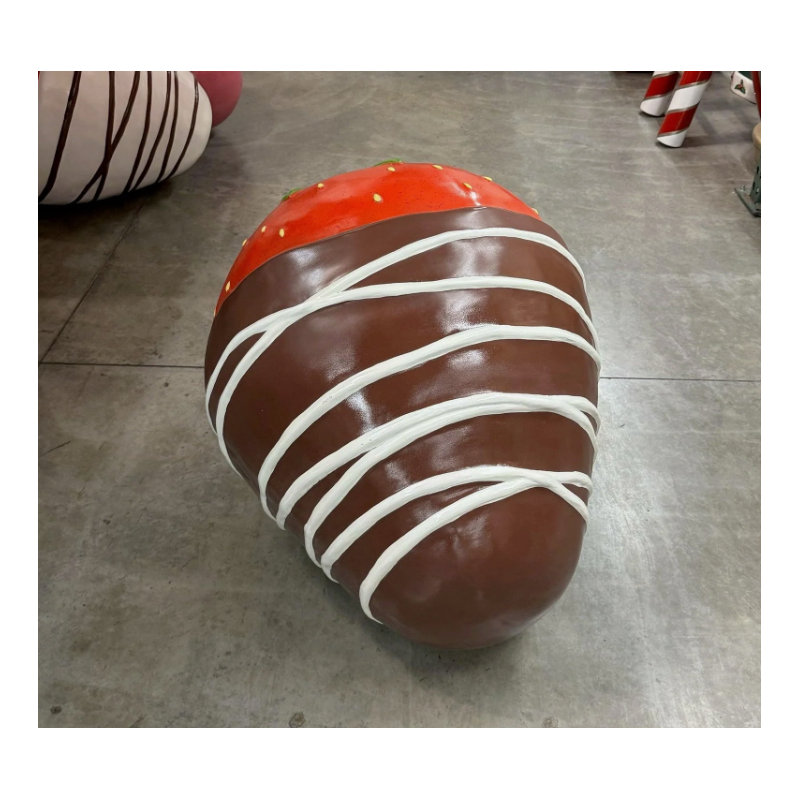 Statue fraise recouverte de chocolat blanc, Chocolat 