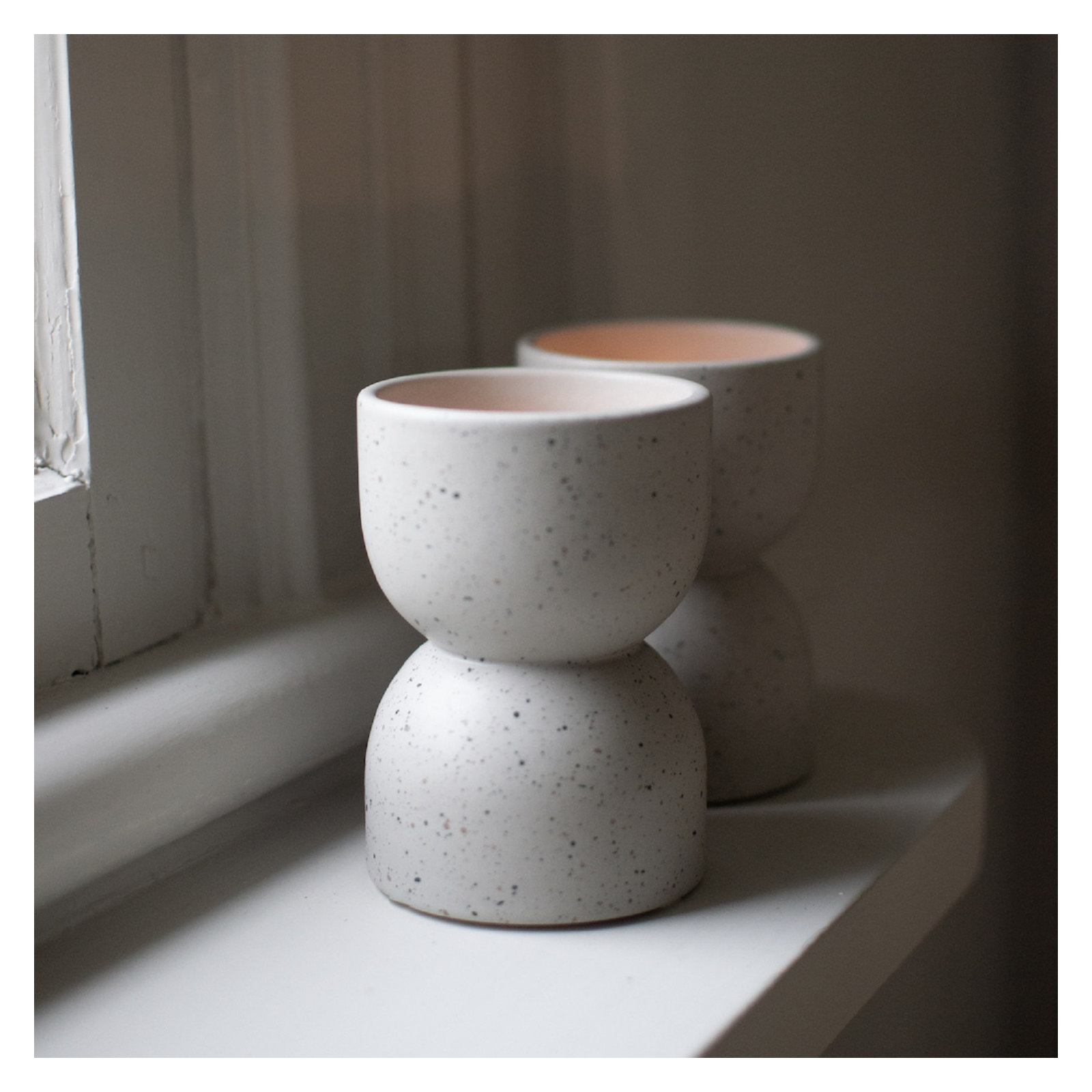 Arild Post Tealight Holder Mole Dot, 3.94" H x 2.76" W x 2.76" D
