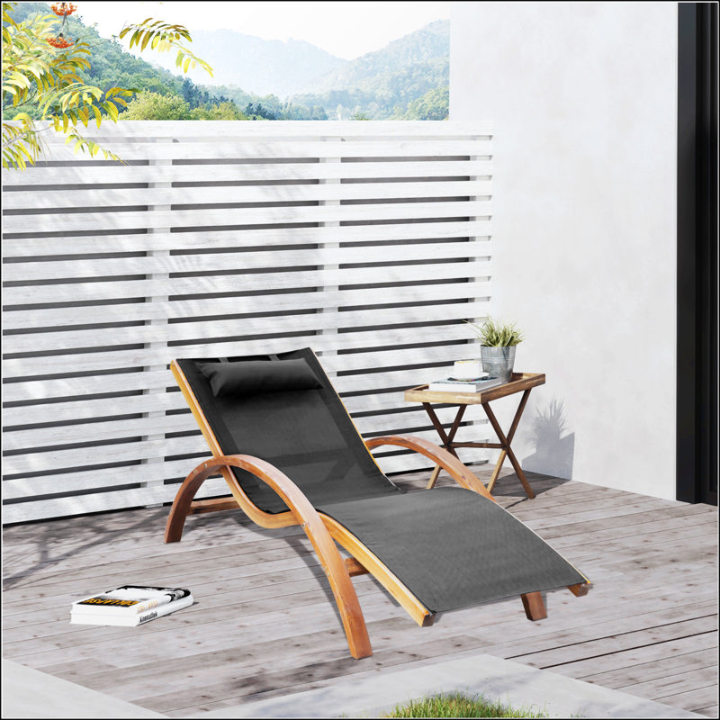 Chaise longue d'extérieur en bois avec coussin
