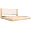 Très grand lit plateforme avec un style Mid-Century moderne, un bord de cascade en pente rétro des années 70, un grain de bois naturel, un revêtement de lit beige pour chambre à coucher, une tête de lit inspirée,
