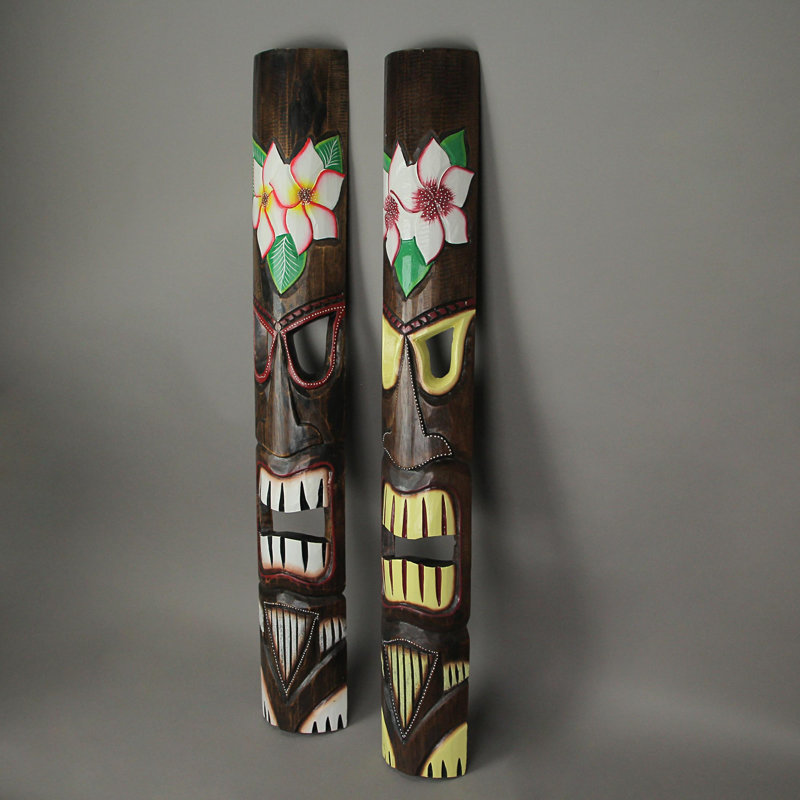 Masque tiki tropical tropical et multicolore sculpté à la main en bois de source durable avec plumeria, ensemble de 2 l 6 po x P 2 po x H 39 po