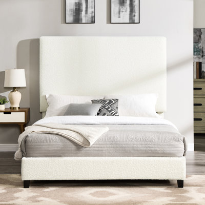 Grand lit tapissier blanc avec cadre en contreplaqué avec rembourrage en mousse de style moderne