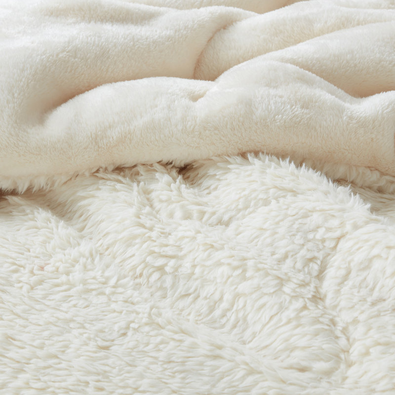 Puts This To Sleep Coma Inducer Plush Oversized Comforter Set, Twin XL Comforter + 1 Standard Sham, White