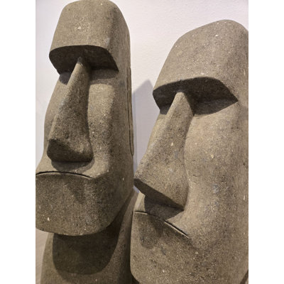 Statue moai verte en pierre de lave