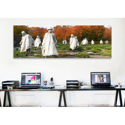 Statues de l'armée dans un parc, Monument commémoratif de guerre de la République de corée, Washington DC, É.-U. par Panoramic Images - Reproduction giclée sur toile tendue avec châssis