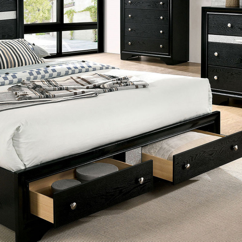 Exquis lit en bois massif contemporain avec des éléments de conception uniques, parfait pour créer une retraite luxueuse et confortable dans la chambre principale.