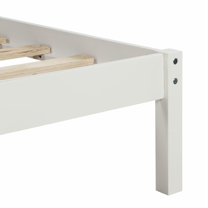 Élégante base de lit plateforme en bois avec tête de lit élégante, offrant confort et durabilité pour une bonne nuit de sommeil.