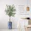 Arbre artificiel dans un pot de fleurs moderne, faux arbre en soie d'eucalyptus (décoration en pot et arbre)