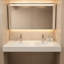 Lavabo de salle de bain en résine de pierre à surface solide blanc mat de 150 cm (59 po) avec design ergonomique