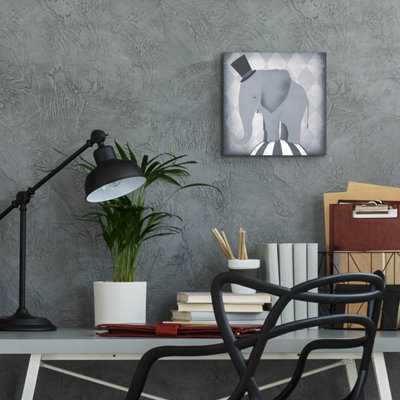 «Circus Elephant Gray» par Ryan Fowler