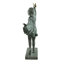 Sculpture fille avec papillon