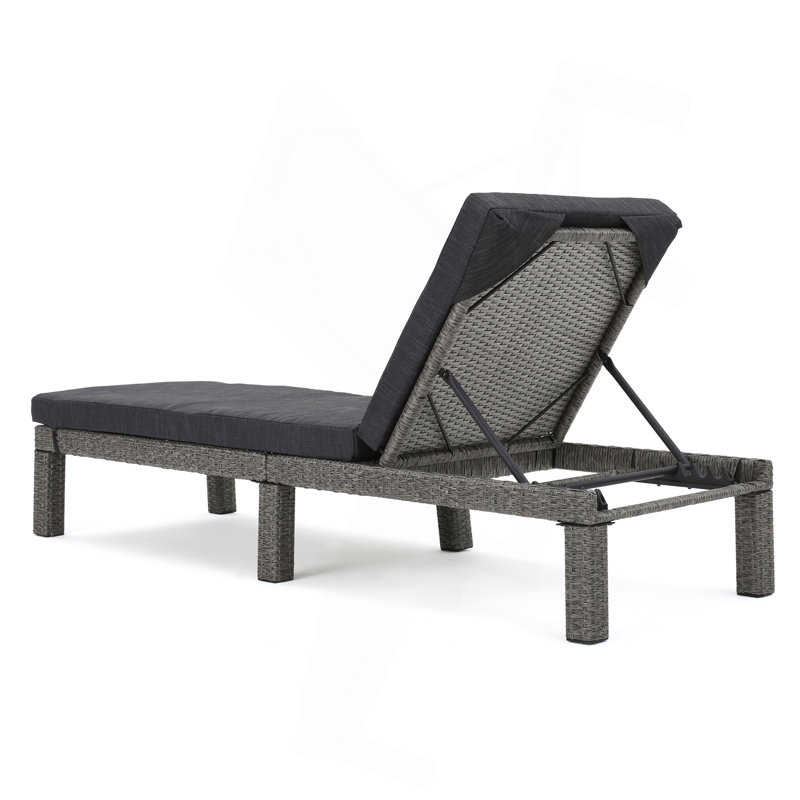 Chaise longue en osier polyvalente pour une détente toutes saisons