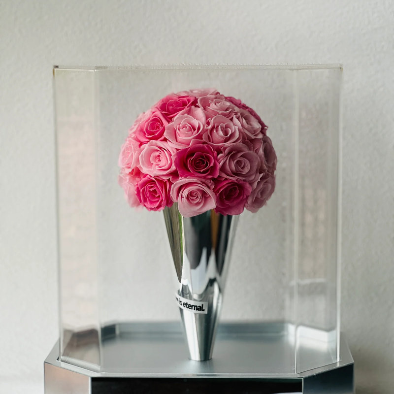 Arrangement floral dans une boîte
