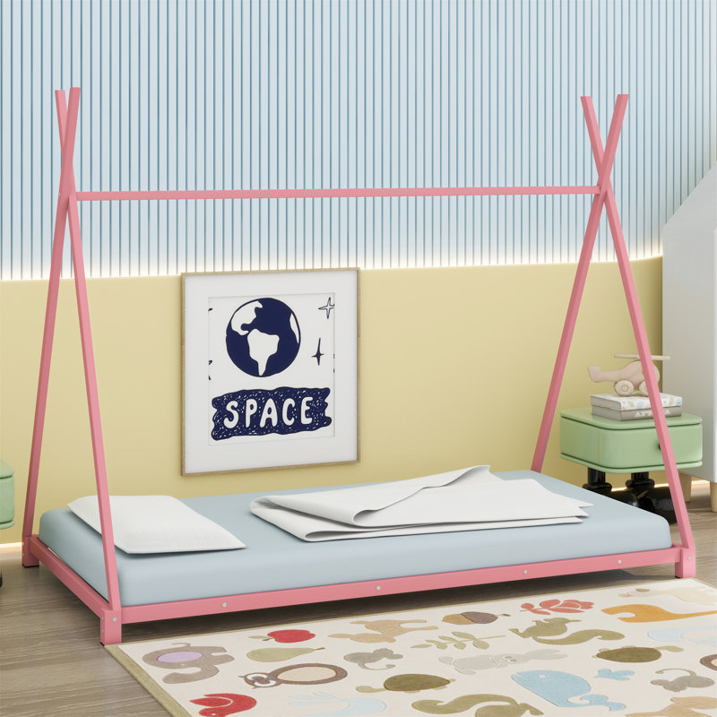 Lit plateforme en métal avec structure triangulaire, Rose