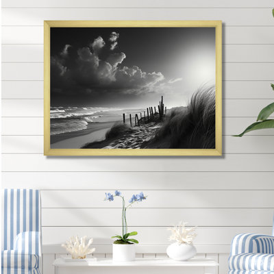 «Black and White Beach Scenery II - Coastal Beach», reproductions encadrées