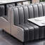 Bancs noirs de style industriel