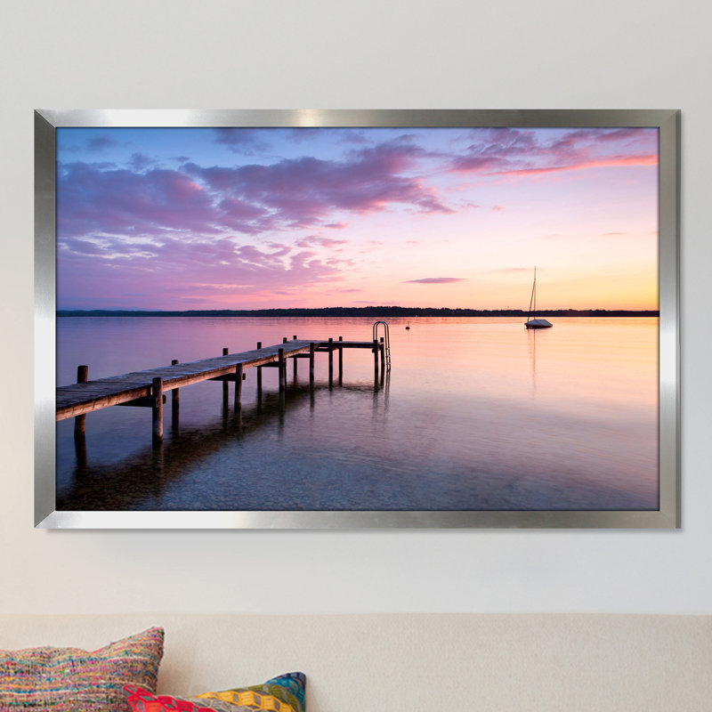 "Out by the Dock", reproduction de photo encadrée, H 35,5 po x l 51,5 po x P 0,75 po
