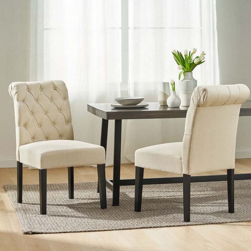 Chaise rembourrée touffetée