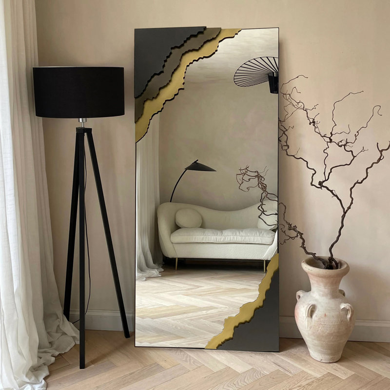 Contour Reflections: miroir de plancher et de mur à cadre métallique bicolore