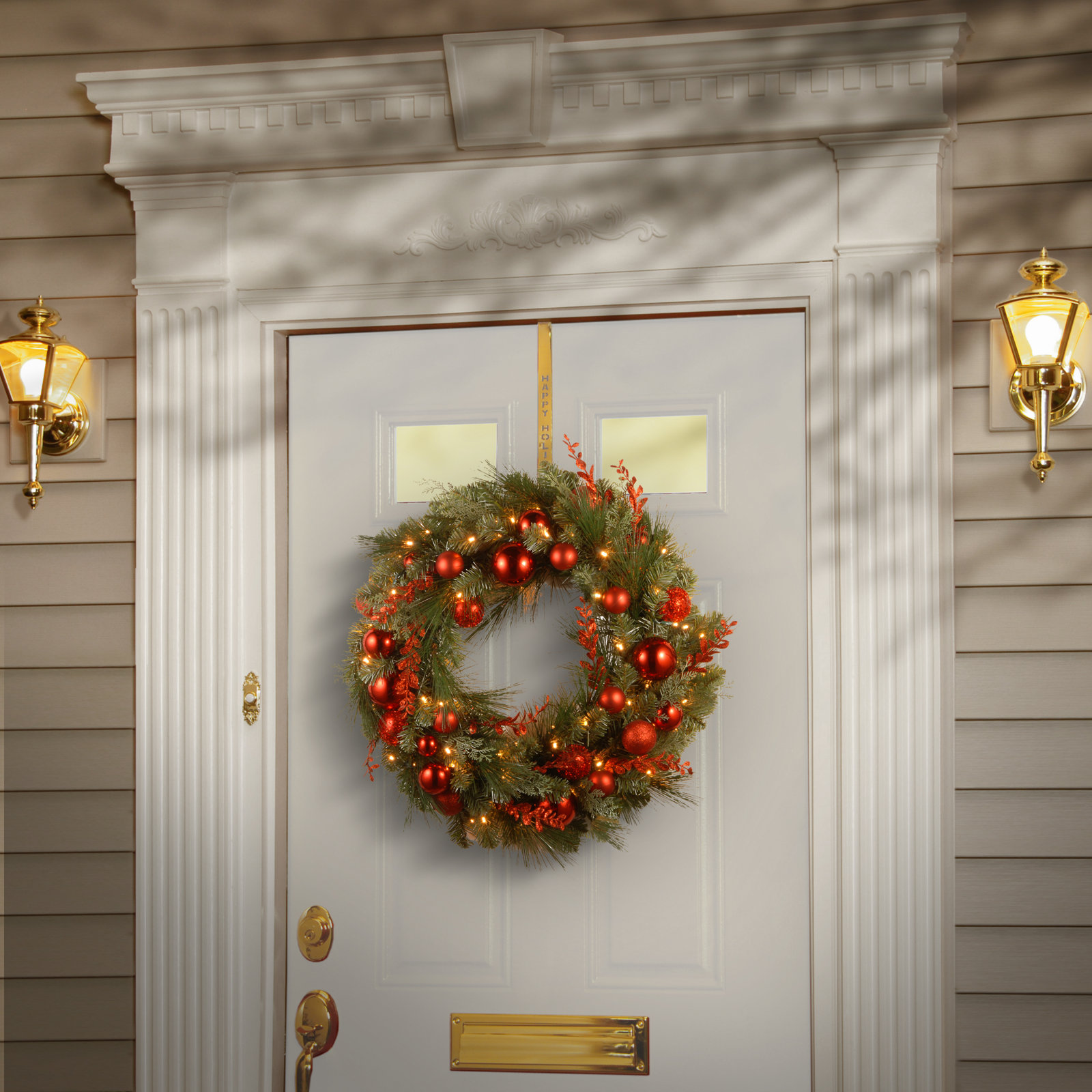 Pre-Lit Pine Wreath, 24"