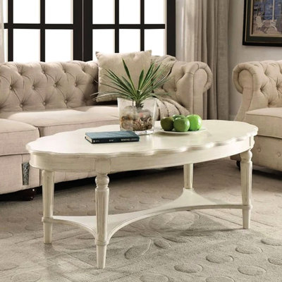 Table basse ovale blanche de style français, tablette inférieure, plateau en bois et tablier, idéale pour la table de salon avec style, finition, espace principal parfait