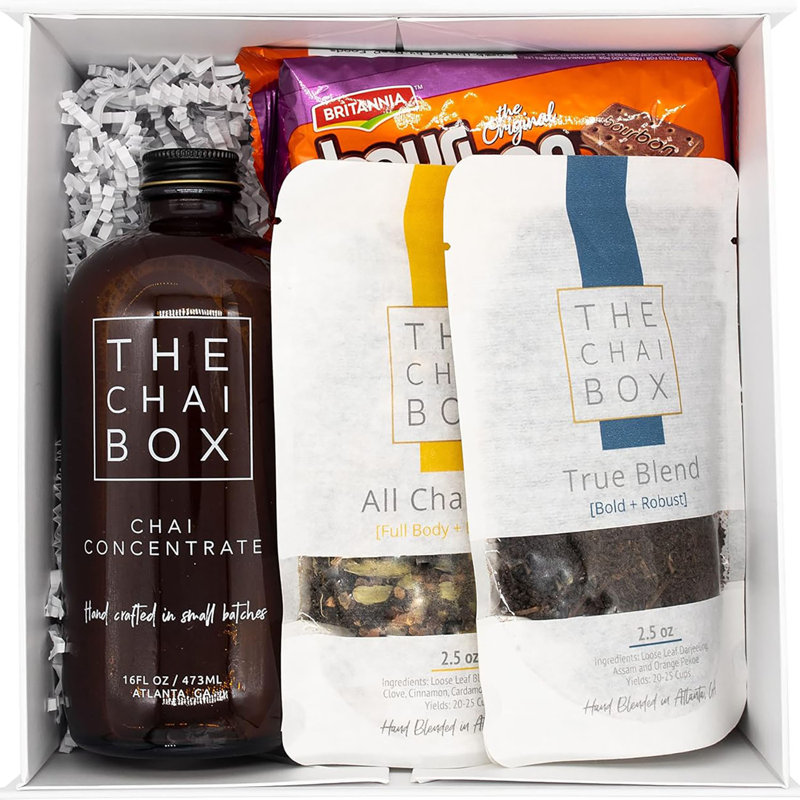 La boîte à Chai: ensemble-cadeau Chai + Biscuits - ensemble de 4 boîtes, concentré de thé Masala Chai 16 oz, (2) thés à feuilles mobiles Chai 2,5 oz, biscuits Bourbon chocolat