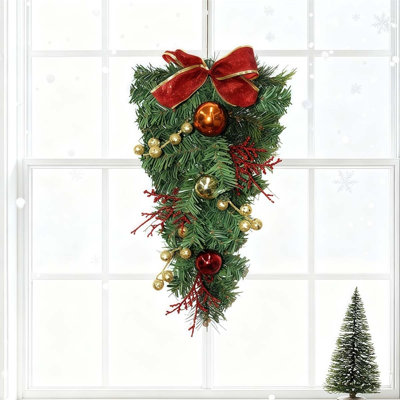 Guirlande de Noël artificielle avec des pommes de pin et un ruban à suspendre à une aiguille de pin
