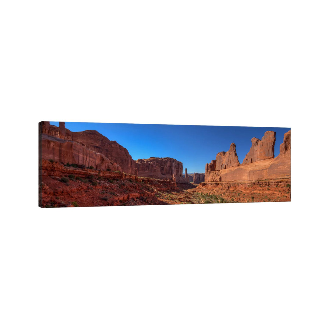 5th Avenue von Bill Sherrell - Panoramic Gallery- Giclée auf Leinwand