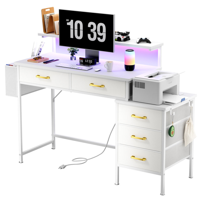 Bureau d'ordinateur avec DEL et prise de courant
