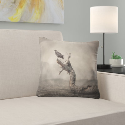 Corbeau perché sur un arbre - coussin imprimé animal