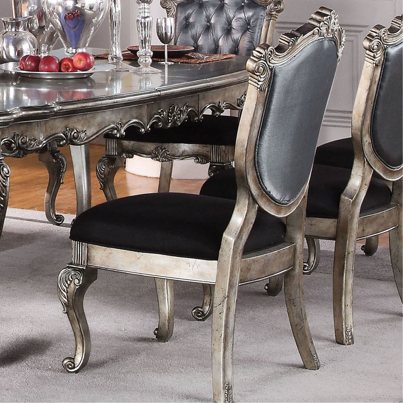 2 chaises d'appoint grises - à volutes, siège en tissu noir, structure en bois platine antique pour un look élégant de 2 personnes dans la salle à manger