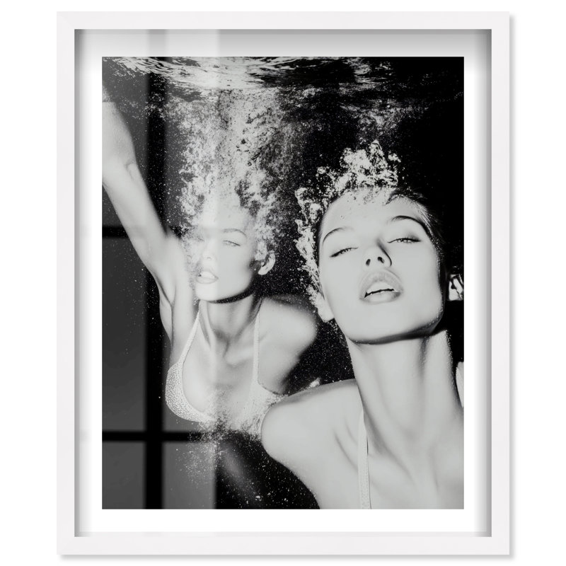 «Dive Shadowbox Print», art mural par Notoriart, cadre blanc, 20 x 24, 25"H x 21"W, White Frame
