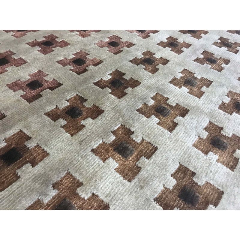 Hand-Knotted High-Quality Beige Area Rug