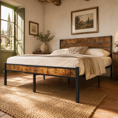 Lit plateforme industriel avec tête de lit en bois, cadre de lit en métal brun rustique et noir avec rangement sous le lit, aucun sommier nécessaire