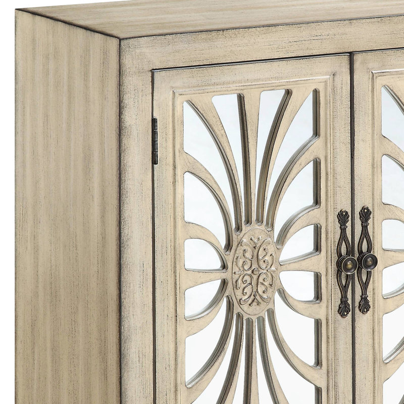 Console blanche antique avec portes en miroir pour un espace de rangement sophistiqué dans le couloir