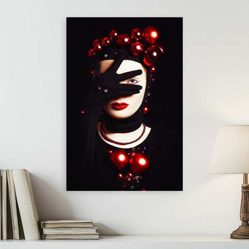 «Dramatic Red Bauble Portrait», reproduction d'art murale contemporaine, 24" H x 16" W