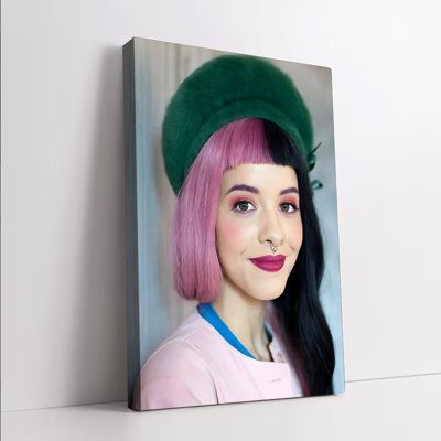 1PC, art mural, affiches encadrées, portrait moderne, art mural sur toile, fille colorée aux cheveux roses et noirs, chapeau vert, décoration intérieure élégante pour le salon, décorations murales esthétiques, impression d'art contemporain unique, prête à être accrochée