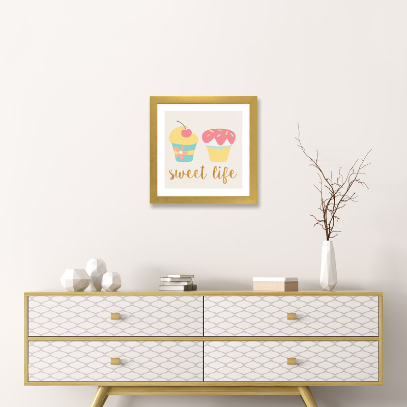 Cupcakes I - impression d'art graphique, Papier encadré doré, Blanc, H 16 po x l 16 po x p 1 po
