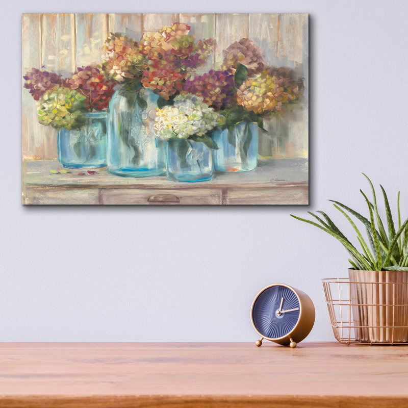 «Hydrangeas In Glass Jars» par Carol Rowan, H 12 po x l 16 po x P 0,13 po