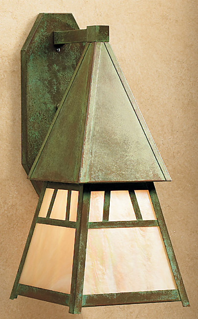 Lanterne murale d'extérieur 1 lumière Marland, H 22,63 po x l 10,13 po, Vert-de-gris patine, Or blanc irisé