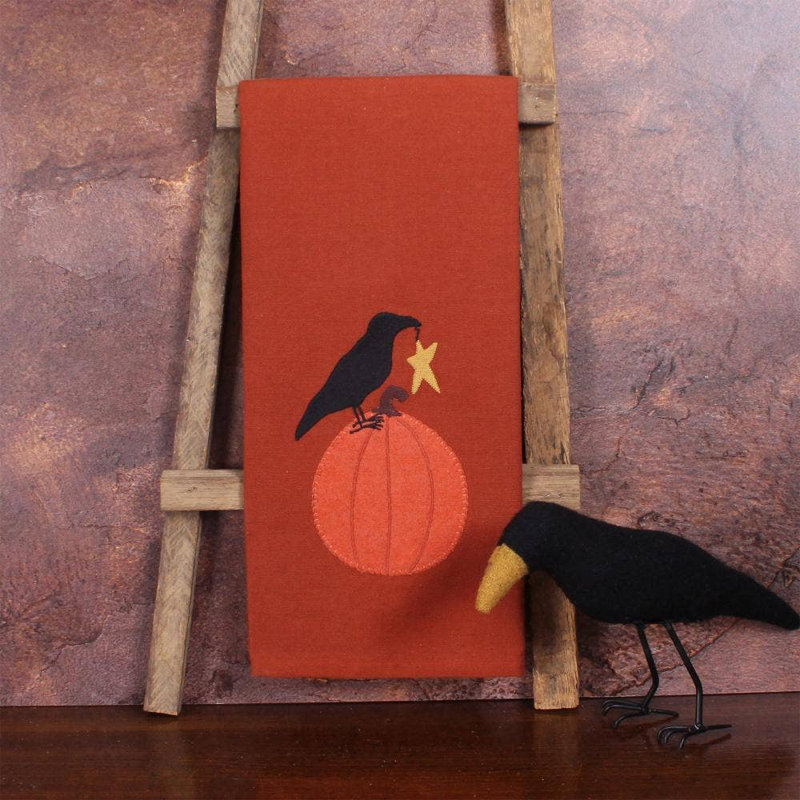 F Corbeau sur une serviette citrouille