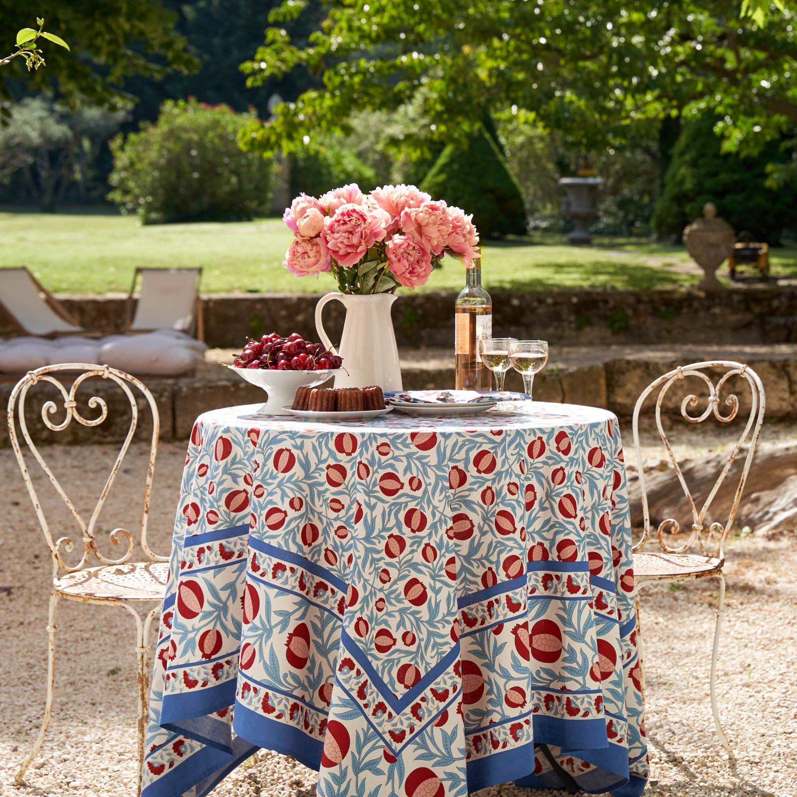 Williston Floral Easter Tablecloth, Red/Blue