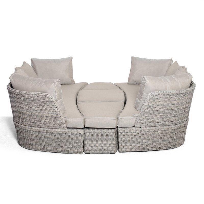 Canica Rattan Daybed