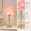 Lampe de table rose à plumes avec abat-jour en perles de cristal, lampe de chevet glamour dorée avec ampoule E26 incluse