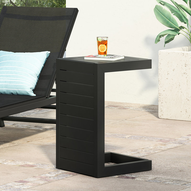 Table d'appoint d'extérieur noir mat fabriquée en aluminium avec style