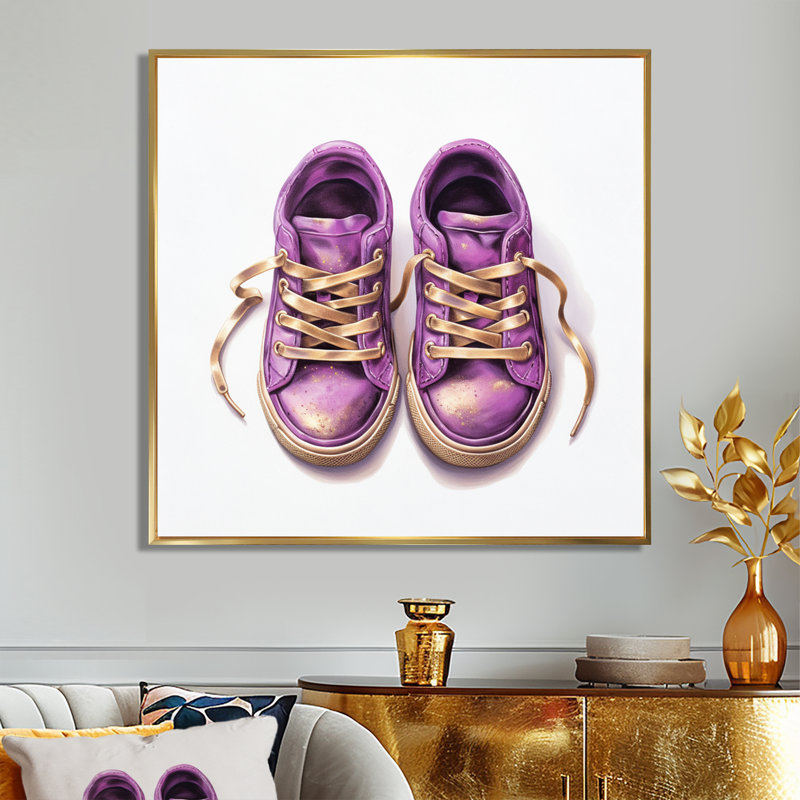 «Purple Glam Gym Shoes Golden Laces», art mural espadrilles tendance, Toile avec cadre flottant or
