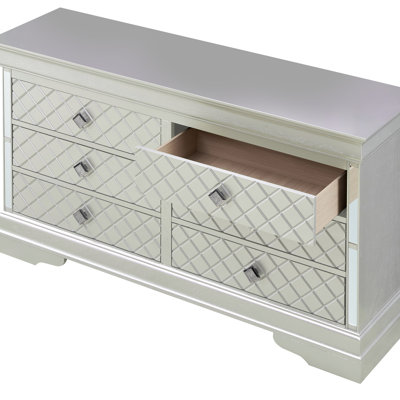 Dresser , Traditional Style Wooden Dresser For Bedroom