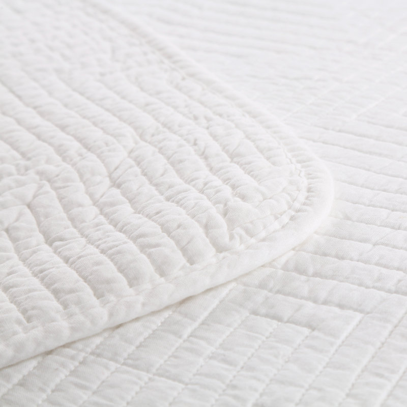  Maze Reversible Set, King Quilt + 2 King Shams, White