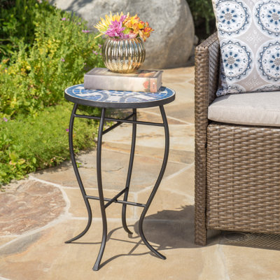 Table d'appoint d'extérieur ronde avec plateau de style mosaïque et pieds courbés en fer